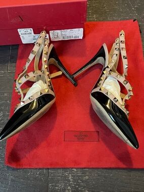 VALENTINO GARAVANI Black heels Rockstud 100 two-tone patent-leather pumps 36.5